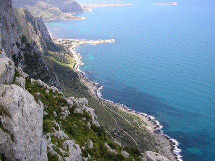Veduta sul mare dell'isola delle femmine.
